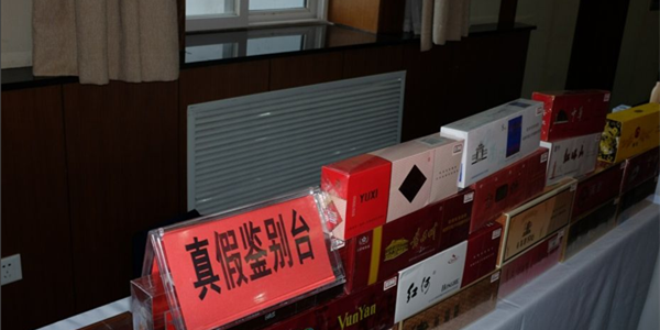 青岛工商局举行开放日 邀市民近距离鉴别商品