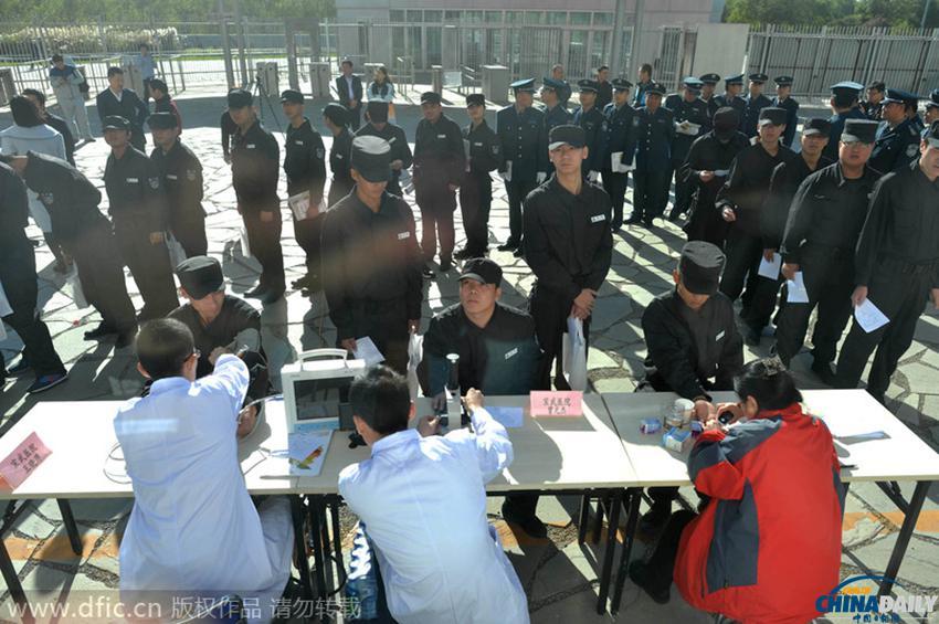 北京近2000名APEC保安员进行免费体检\/图_中