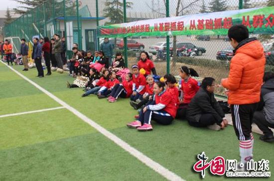 泰安成功举行2015年亚足联女足日女孩足球节