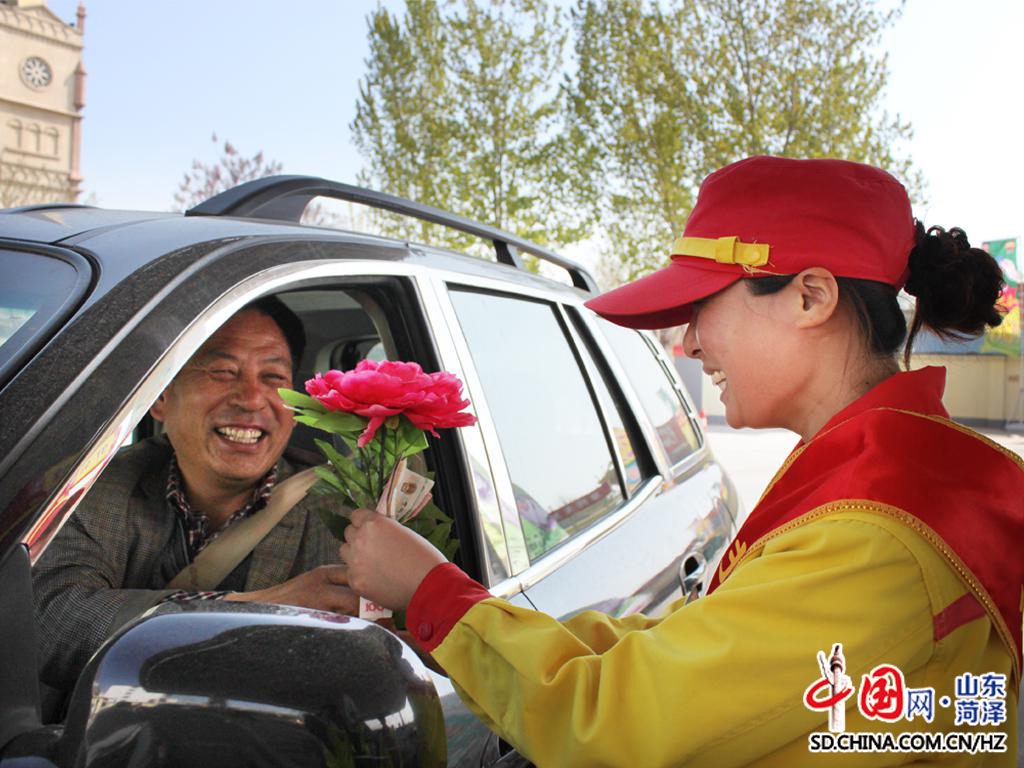 中石油菏泽分公司优质服务月微笑迎客户