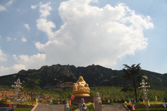 张永超)马亓山又名马鬵山,是山东原莒县马亓山风景区的一个组成部分