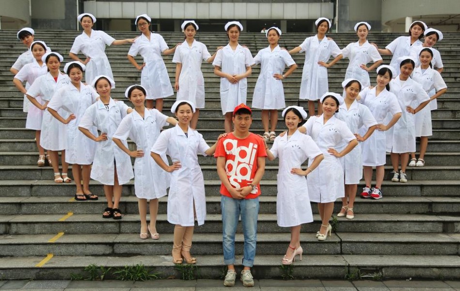 护理学院毕业照:班里仅1名男生(组图) - 中国网