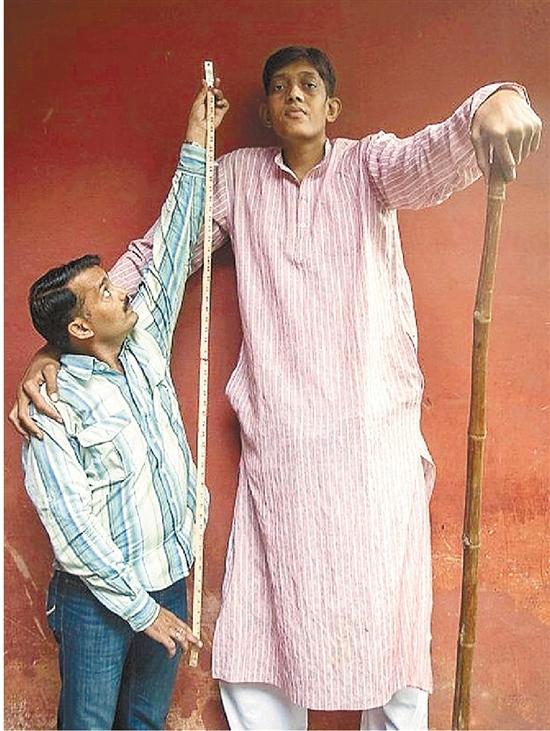 印度身高2.47米巨人达门德拉辛格拿研究生学历