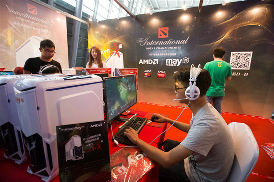 《DOTA2》TI5中国区预选赛:电竞美女DJ性感