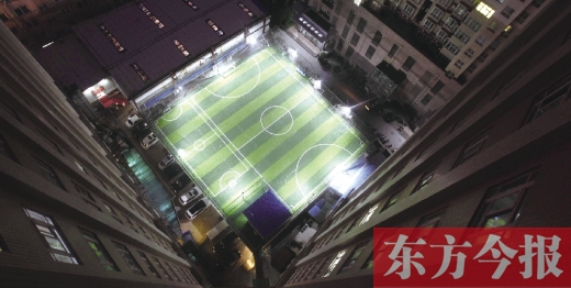 郑州小夥酷爱踢球楼顶自建900平空中足球场