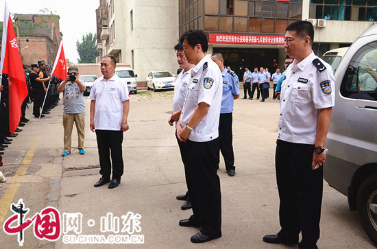济南市公安局副局长韩磊到七兵堂保安集团视察工作(组图)