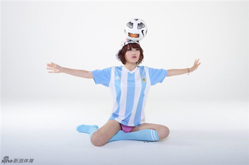 【组图】国产足球宝贝纯美写真 长腿性感喜欢