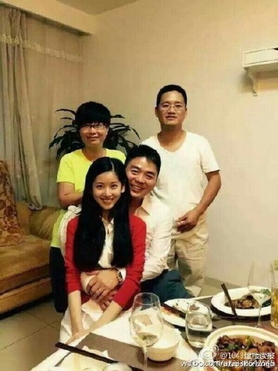 刘强东婚前财产26.5亿未来10年收入0元 奶茶妹