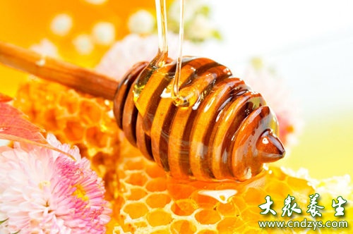 喝蜂蜜可预防夏季皮肤过敏