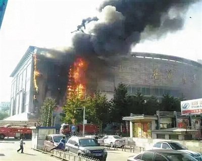 北京大兴区星城商厦着火 无人员伤亡(组图) - 热