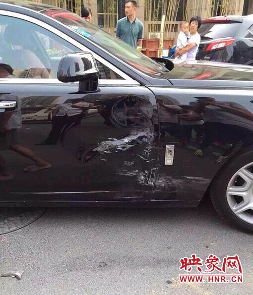 中国好司机：面包车和劳斯莱斯相撞 豪车车主不要赔偿（图）