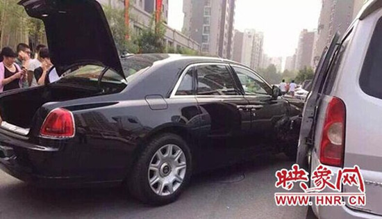 中国好司机：面包车和劳斯莱斯相撞 豪车车主不要赔偿（图）