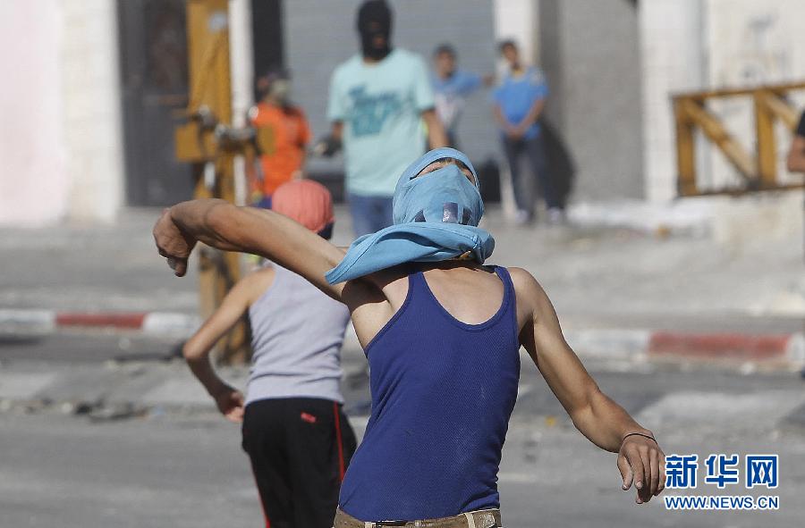 以色列警察与巴勒斯坦人在东耶路撒冷发生冲突