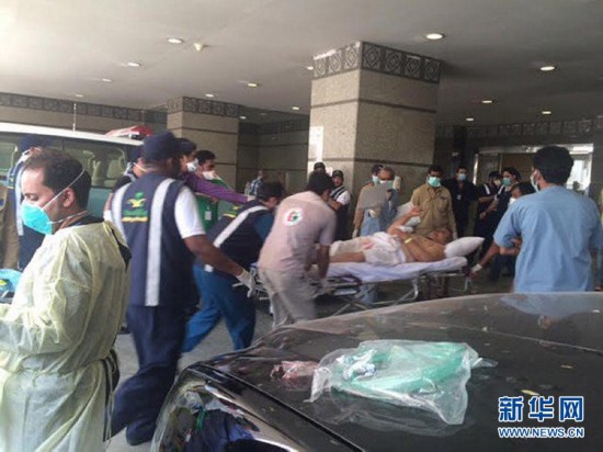 沙特麦加朝觐发生踩踏事件 医护人员正在急救