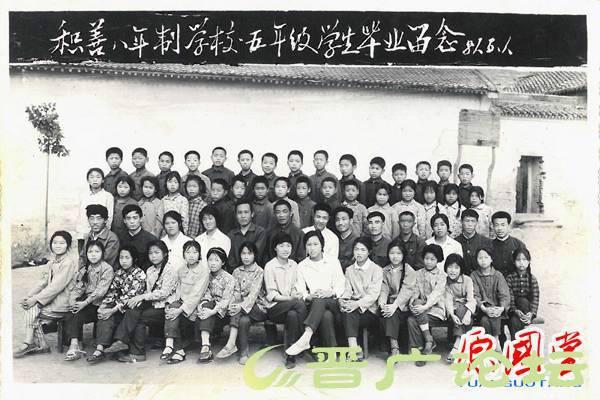 女教師月薪150 三尺講臺堅守40年 用生命時光照亮偏僻山村