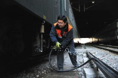 鐵路春運1月30日進入高峰 客流高峰期至2月7日（圖）