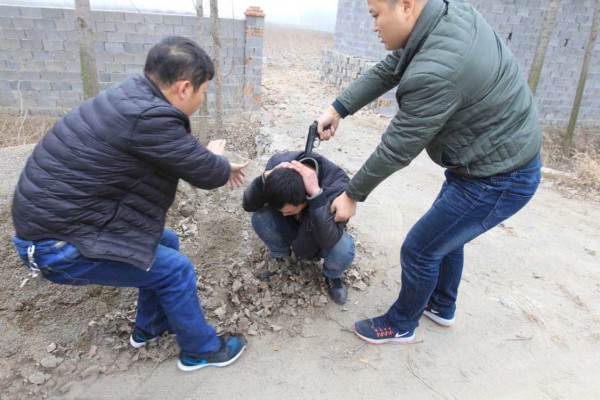 山東：蘭陵警方打掉13人涉毒團夥 場面如警匪電影(組圖)