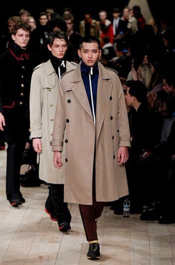 吳亦凡帥氣走秀 成為全亞洲首位登上BurberryT臺的男藝人