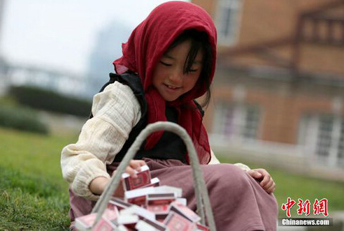 上海現賣火柴女孩 傳遞溫暖給山區貧苦孩子（組圖）