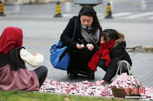 上海現賣火柴女孩 傳遞溫暖給山區貧苦孩子（組圖）