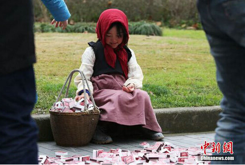 上海現賣火柴女孩 傳遞溫暖給山區貧苦孩子（組圖）