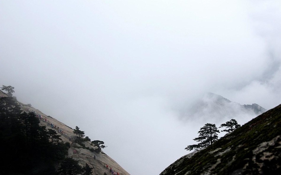 西嶽華山 雲霧繚繞（組圖）