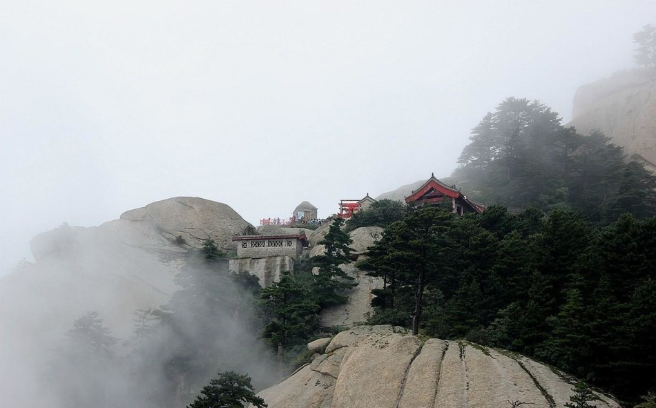 西嶽華山 雲霧繚繞（組圖）