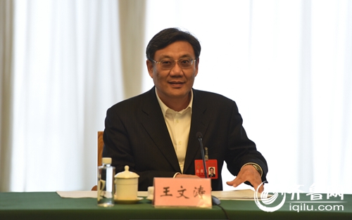 王文濤回應黃河大橋收費問題，表示3月16日起魯A牌照小汽車免費通過黃河大橋。