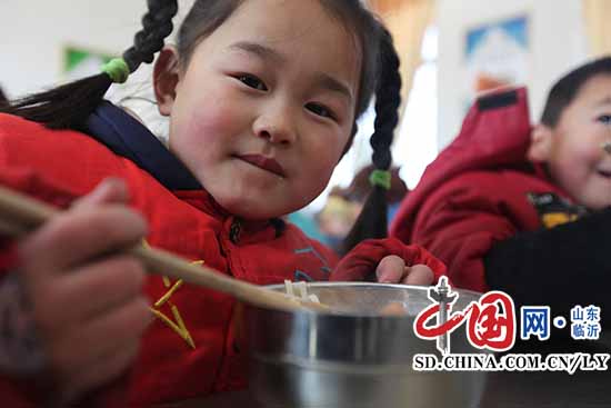 “温暖午餐” 让农村小学生告别“冷饭”