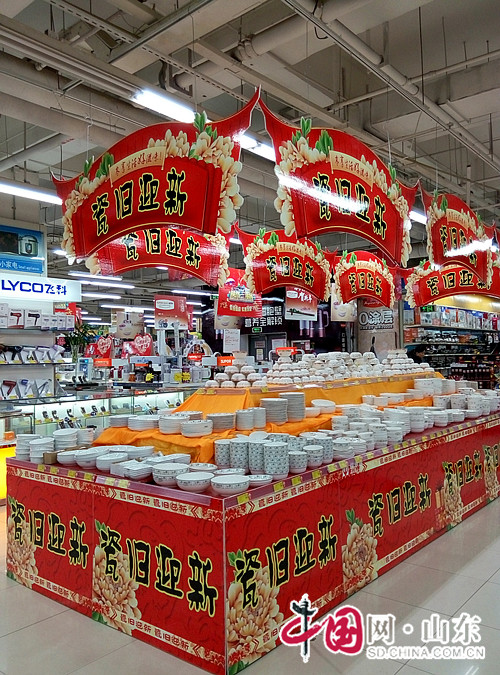 濱州各大超市年貨大促備戰春節 酒類成緊俏商品