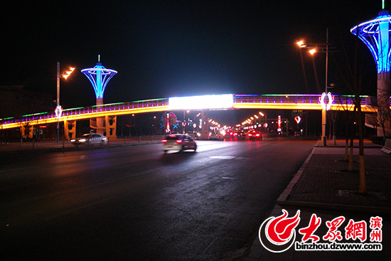 滨州：天桥LED屏太刺眼影响行车安全 经营公司回应将降低亮度