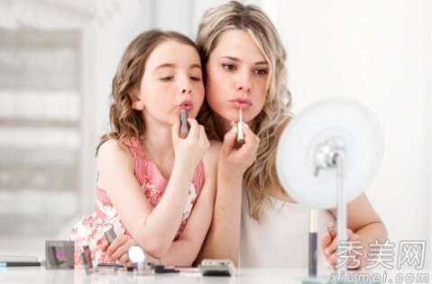 因化妆患矮小症：6岁化妆11岁停止发育 揭造成矮小症原因!(组图）