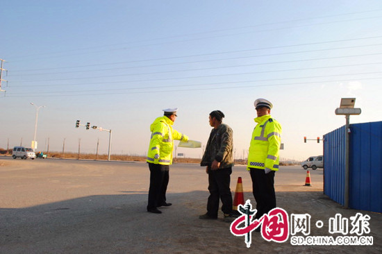 濱州陽信交警加強施工路段安全檢查 確保節前道路平穩安全暢通