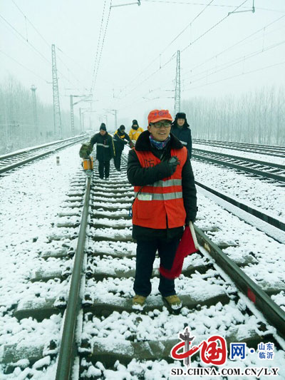 以雪為令！臨沂工務段啟動除雪應急預案確保春運列車安全平穩正點運作