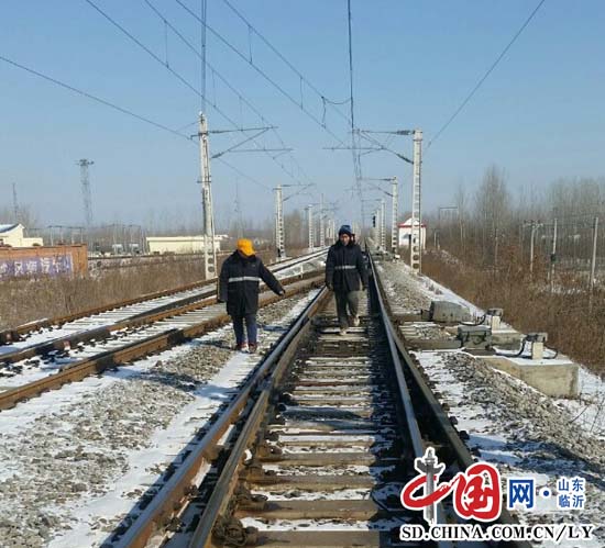 以雪為令！臨沂工務段啟動除雪應急預案確保春運列車安全平穩正點運作