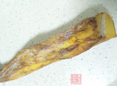 危房内扎堆熏腊肉给生命带来三重威胁