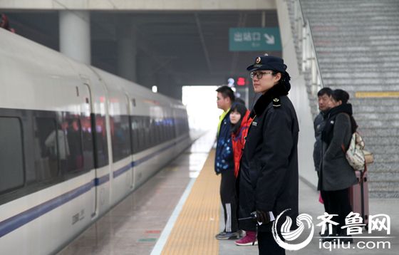 为保障旅客安全顺利出行，济南西站及管内各站及时启动客流高峰和不良天气应急预案，强化人员组织力量，严格把控安全关键，顺利完成此次春节假期组织任务。