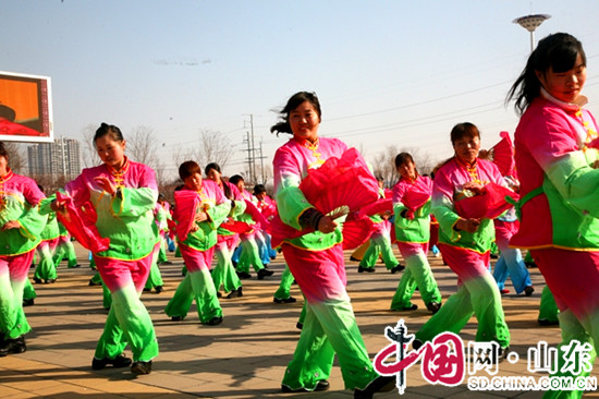 濱州經濟技術開發區舉行第六屆威風鑼鼓、健身秧歌大賽
