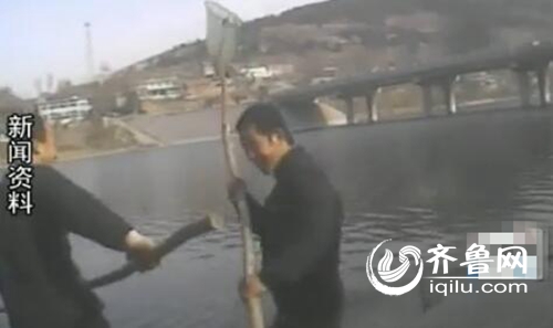 2010年，在濟南錦繡川水庫，早上放生魚中午就被捕撈了上來。