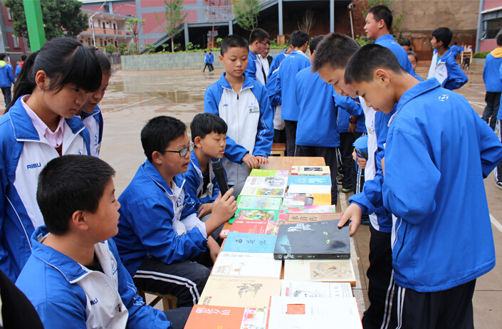 云南昌乐实验中学隆重举行第二届读书节