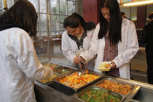 又現“神菜”！大學食堂橙子炒肉色澤誘人 神級大廚都隱藏在這裡了