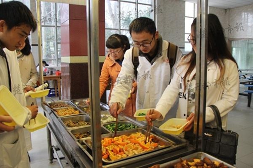 又現“神菜”！大學食堂橙子炒肉色澤誘人 神級大廚都隱藏在這裡了