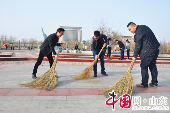 中国网山东工作人员组织开展学雷锋活动