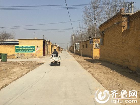 去年，村裏新建了2.2公里結實的水泥路