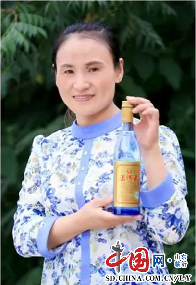 巾帼模范 温和酒业莫慧英同志荣获“费县十大杰出女性”荣誉称号