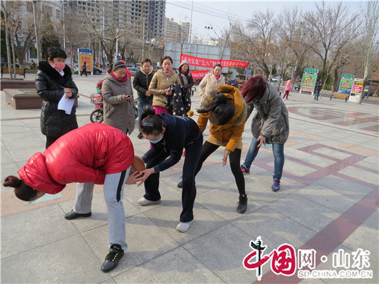 濱州：市中街道市南社區舉行慶“三八”居民趣味運動會