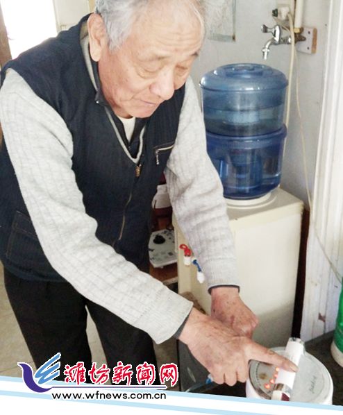 潍坊一老人买豆浆机一年维修五次 想退款店家没答应