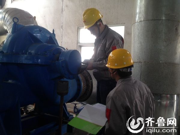 濟南熱電北郊熱電廠工作人員正在工作中。