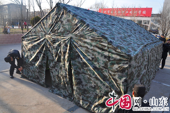 濱州市濱城區特巡警大隊組織開展帳篷搭建訓練