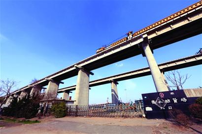 青榮城際婁山特大橋架梁連通 10月或全線貫通